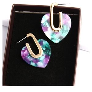 ⚠️Brand New- Resin Heart Shaped Earrings
